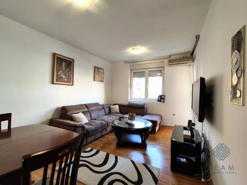 Izdavanje, dvosoban stan, 64m², Stari Aerodrom, Podgorica