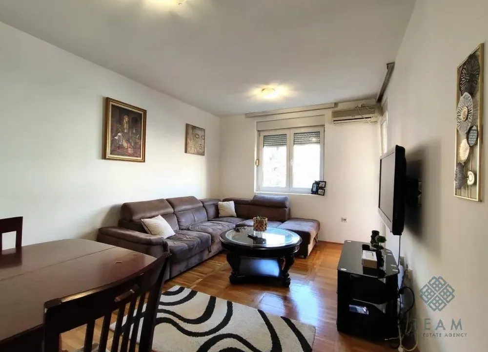 Izdavanje, dvosoban stan, 64m², Stari Aerodrom, Podgorica