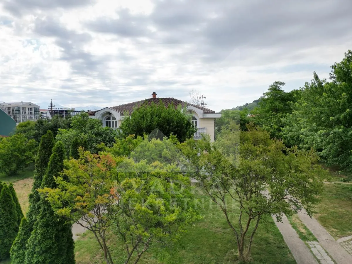 Rent, house, 220m², Dahna, Podgorica