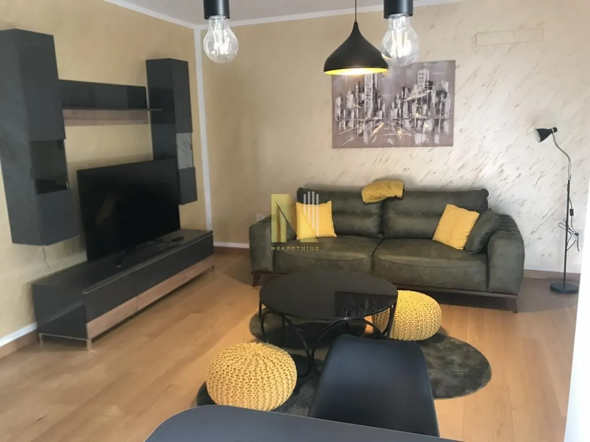 Izdavanje, dvosoban stan, 62m², Novi Sad, Srbija
