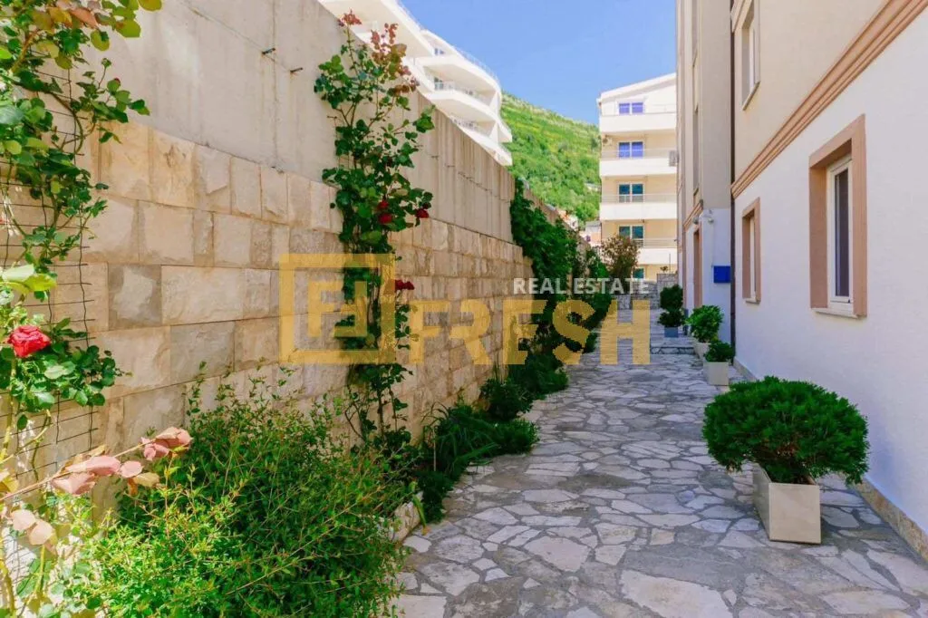 Sale, two bedroom apartment, 105m², Petrovac, Budva
