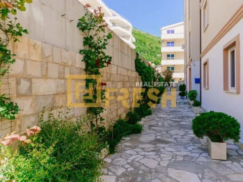 Prodaja, dvosoban stan, 105m², Petrovac, Budva - image 18