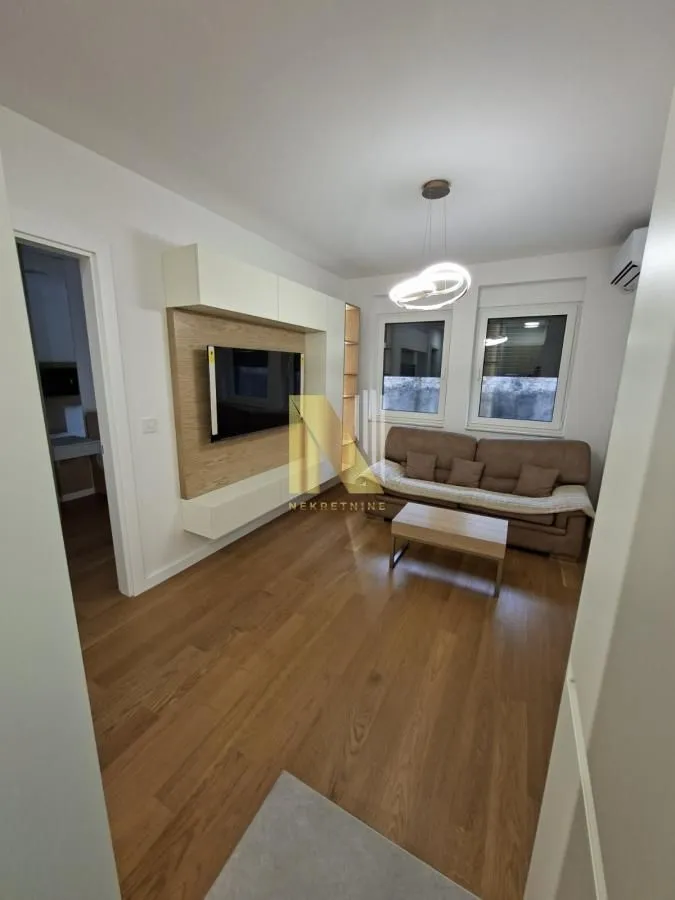 Izdavanje, jednosoban stan, 45m², Sajmište, Novi Sad