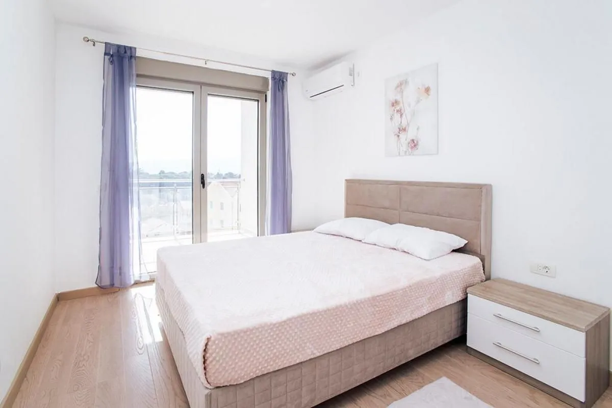 Rent, one bedroom apartment, 57m², Centar, Tivat