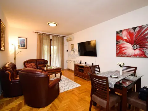 Izdavanje, dvosoban stan, 71m², Preko Morače, Podgorica