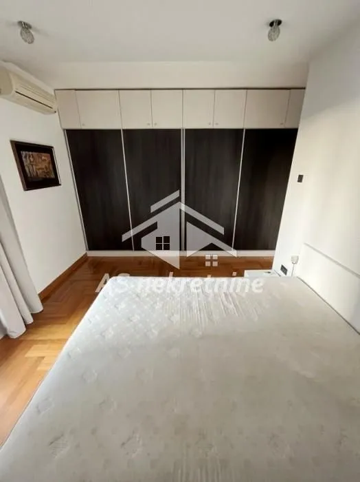 Izdavanje, četvorosoban stan, 120m², Voždovac Sve Podlokacije, Beograd