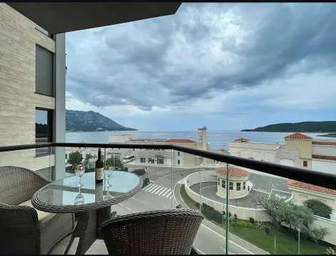 Furnished balcony with a sea view. - image 11