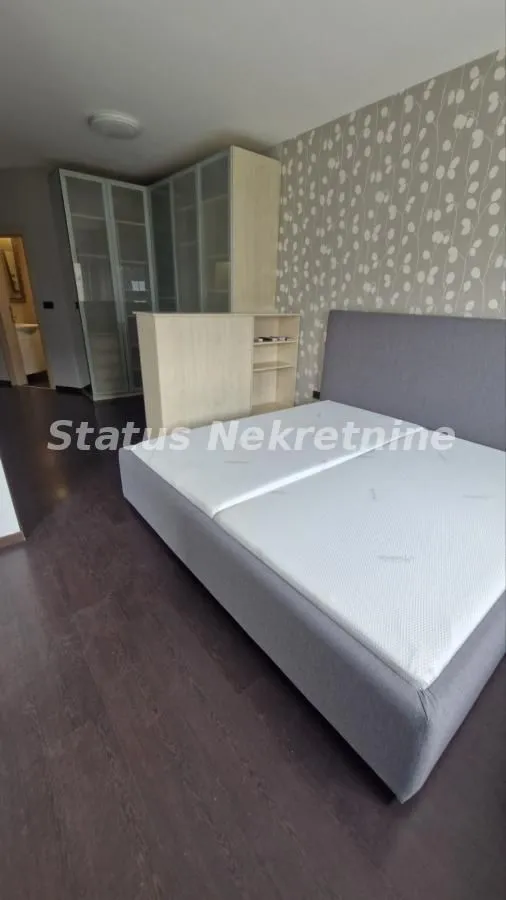 Izdavanje, četvorosoban stan, 116m², Novi Sad, Srbija