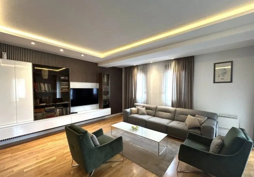 Izdavanje, dvosoban stan, 70m², Podgorica, Crna Gora