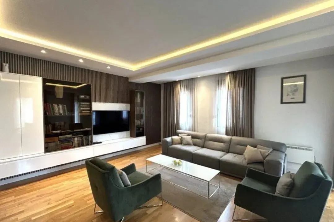 Izdavanje, dvosoban stan, 70m², Podgorica, Crna Gora