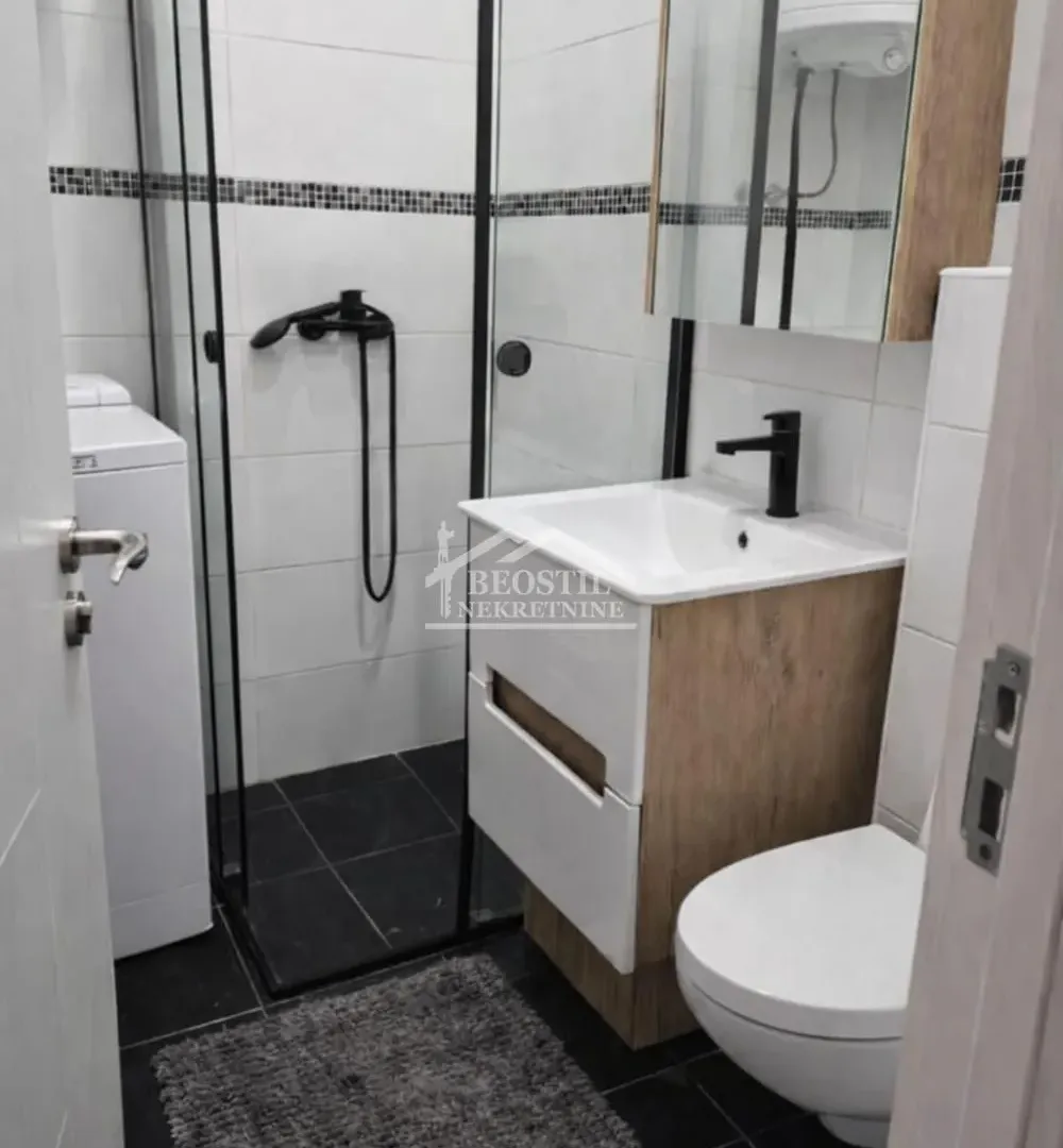 Prodaja, dvosoban stan, 61m², Resnik, Beograd