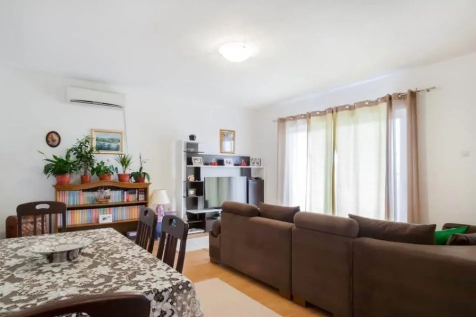 Sale, house, 380m², Šušanj, Bar