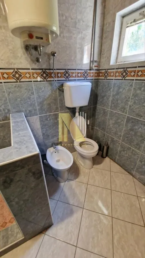 Prodaja, kuća, 300m², Ledinci, Petrovaradin