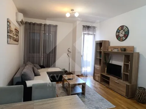 Rent, one bedroom apartment, 43m², City Kej, Podgorica - image 1