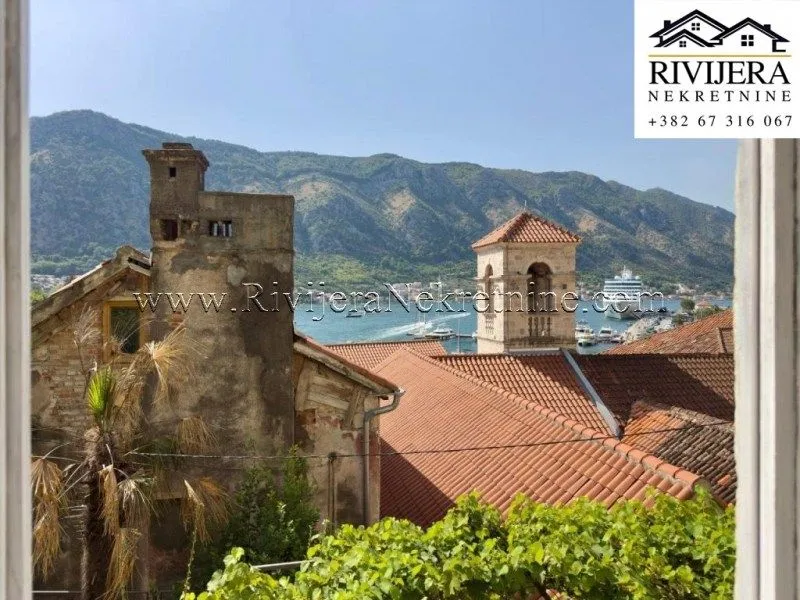 Prodaja, trosoban stan, 82m², Centar, Kotor