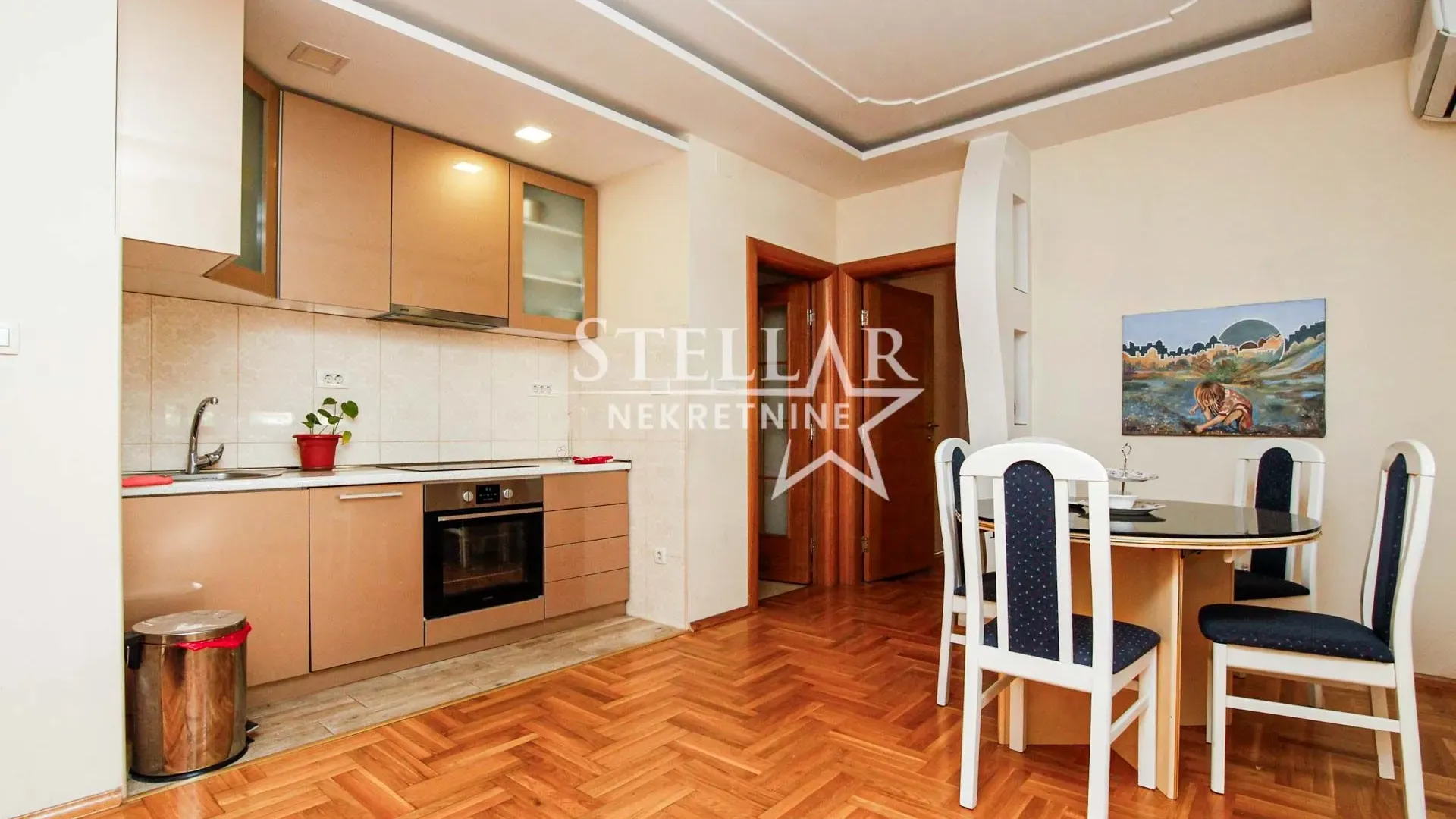 Izdavanje, dvosoban stan, 68m², Centar, Podgorica