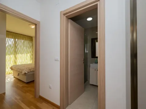Sale, one bedroom apartment, 48m², Budva, Crna Gora - image 9