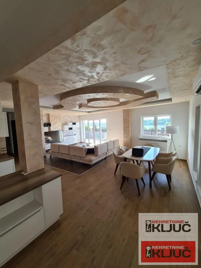 Prodaja, četvorosoban stan, 170m², Sremska Kamenica, Petrovaradin