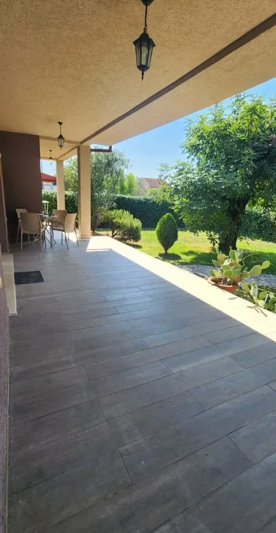 Rent, house, 200m², Tološi, Podgorica