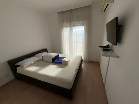 Rent, two bedroom apartment, 75m², City Kvart, Podgorica - image 11