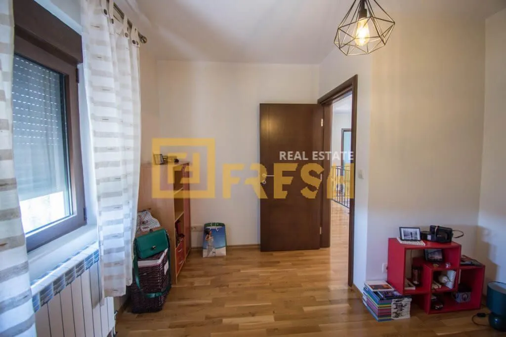 Prodaja, kuća, 253m², Zagorič, Podgorica