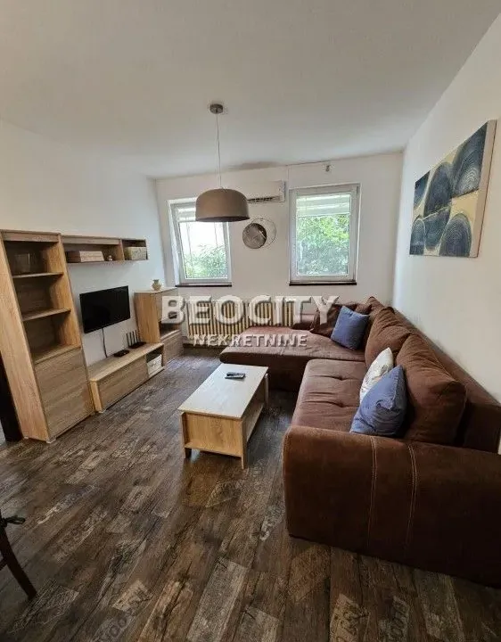 Izdavanje, stan, 60m², Stari grad, Novi Sad