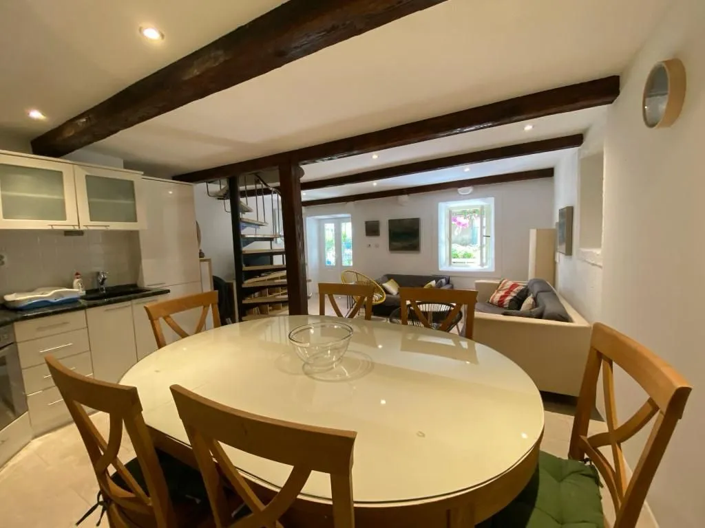 Prodaja, stan, 95m², Perast, Kotor