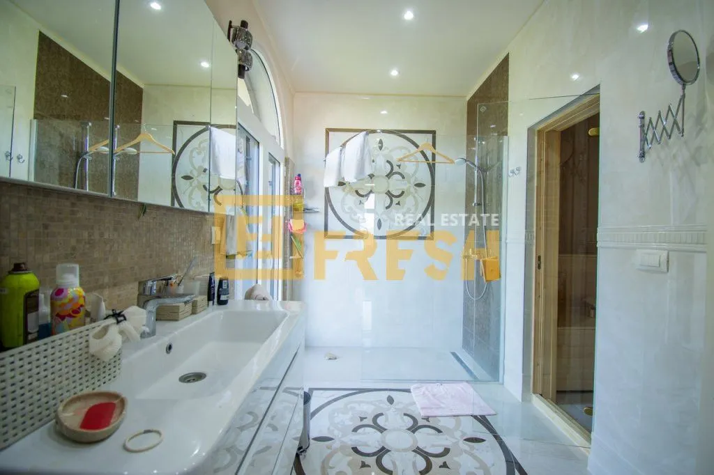 Prodaja, kuća, 371m², Tivat, Crna Gora
