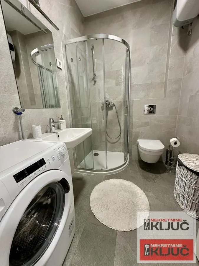 Prodaja, dvosoban stan, 49m², Centar, Novi Sad