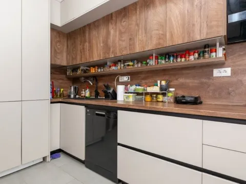 Prodaja, trosoban stan, 126m², Malo Brdo, Podgorica - image 5