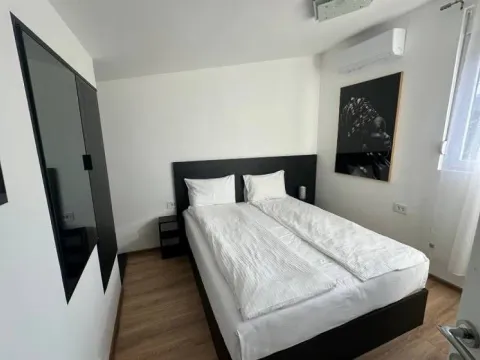 Izdavanje, trosoban stan, 57m², Senjak, Beograd - image 7