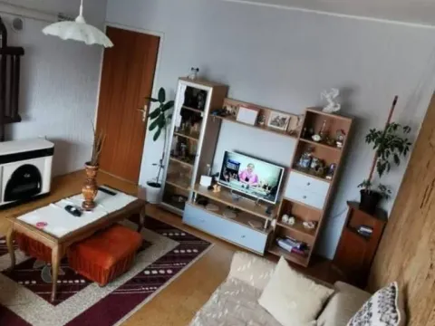 Prodaja, kuća, 200m², Centar, Inđija - image 2