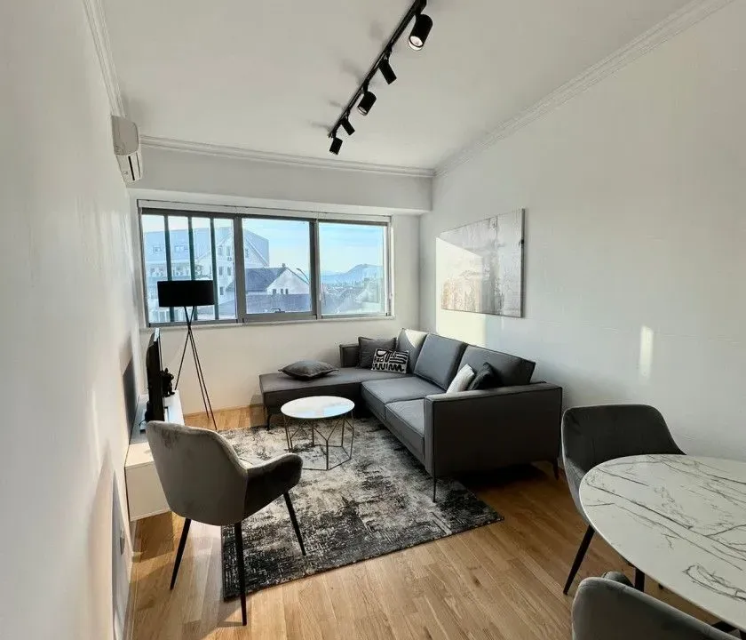 Izdavanje, jednosoban stan, 53m², Centar, Podgorica