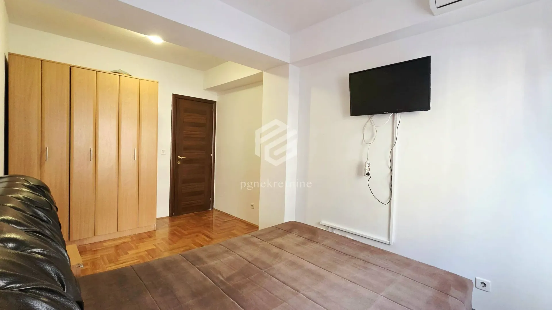 Izdavanje, dvosoban stan, 80m², City Kvart, Podgorica
