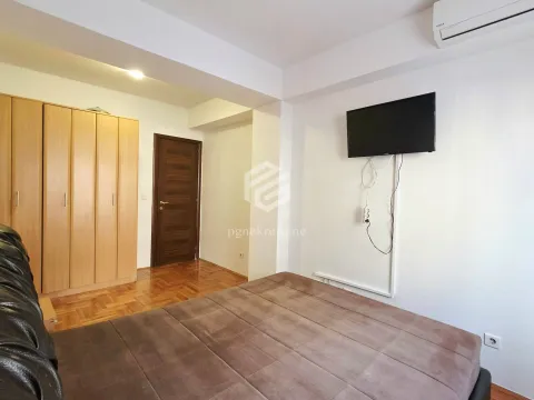 Rent, two bedroom apartment, 80m², City Kvart, Podgorica - image 12