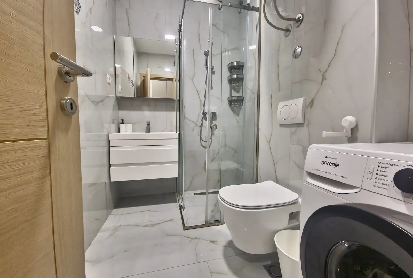 Izdavanje, dvosoban stan, 68m², Lastva Grbaljska, Kotor