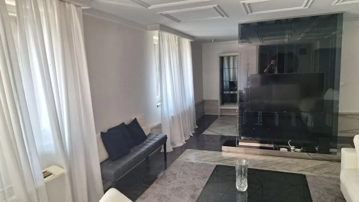 Rent, four bedroom apartment, 270m², Kalenić Pijaca, Vračar Sve Podlokacije