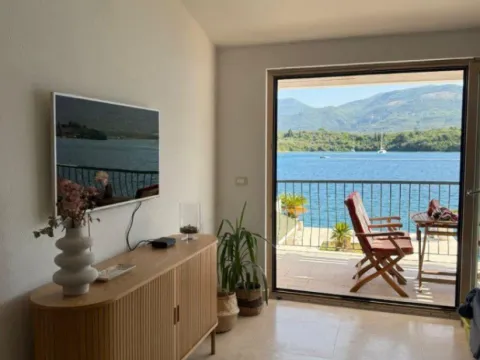 Izdavanje, jednosoban stan, 55m², Obala Đuraševića, Tivat - image 3