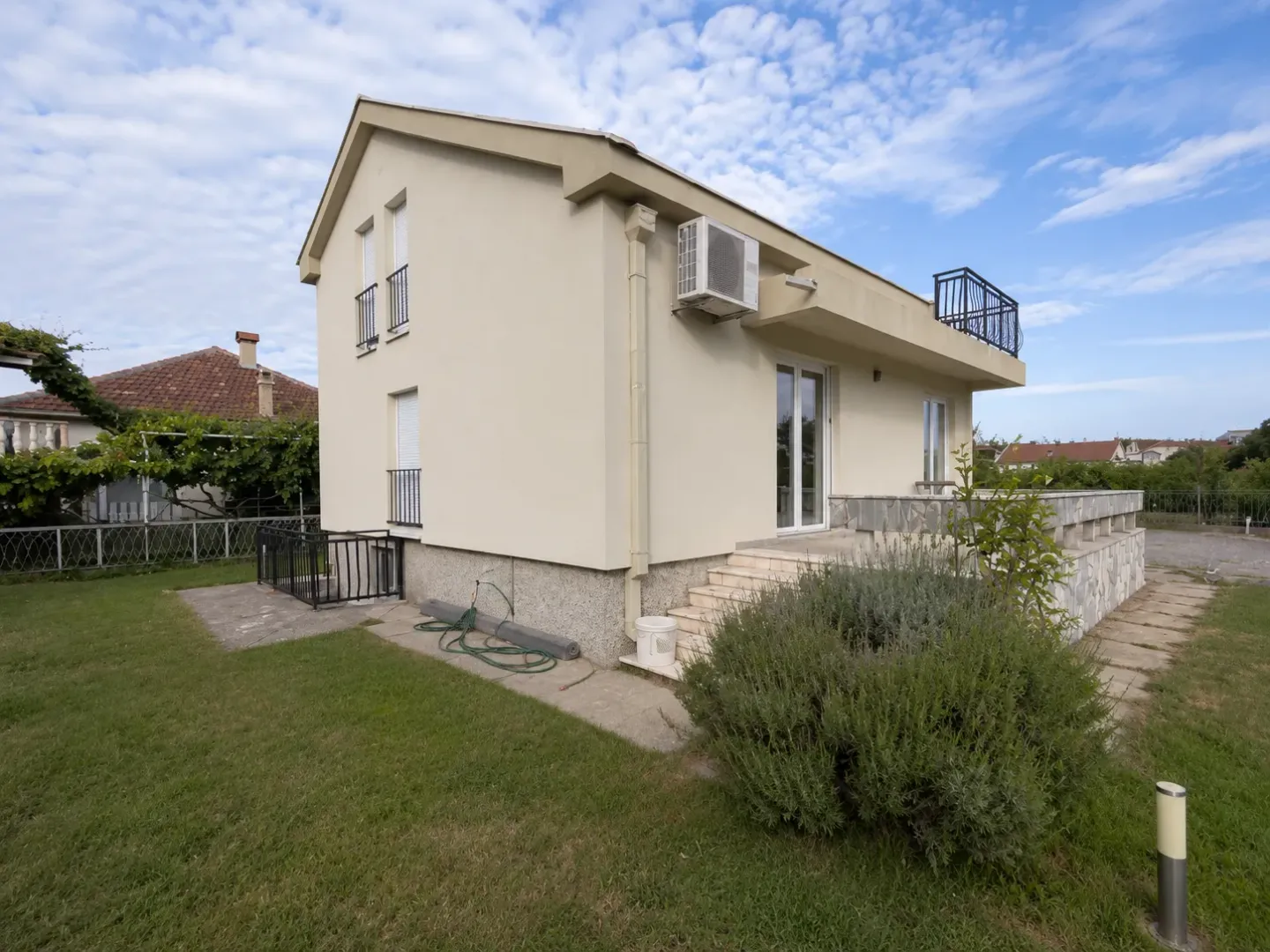 Rent, house, 80m², Gornja Gorica, Podgorica