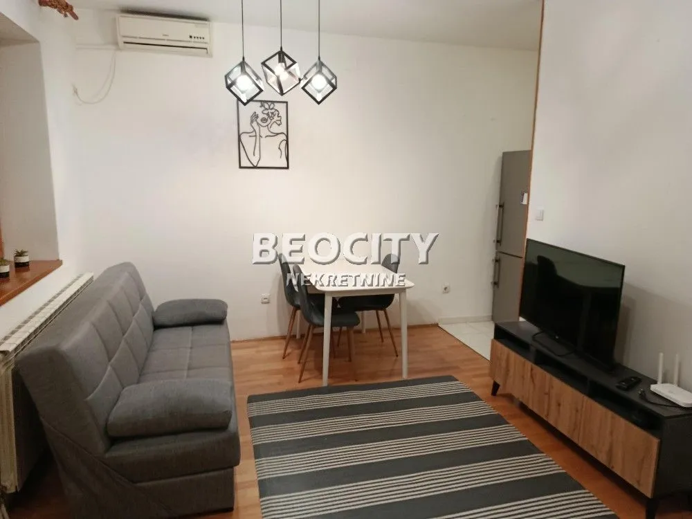 Prodaja, stan, 42m², Centar, Novi Sad