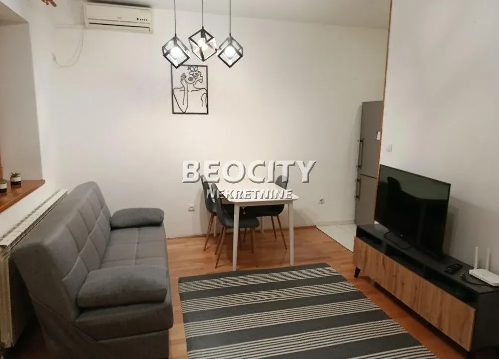 Prodaja, stan, 42m², Centar, Novi Sad