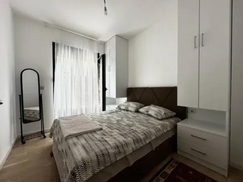 Izdavanje, dvosoban stan, 65m², Budva, Crna Gora