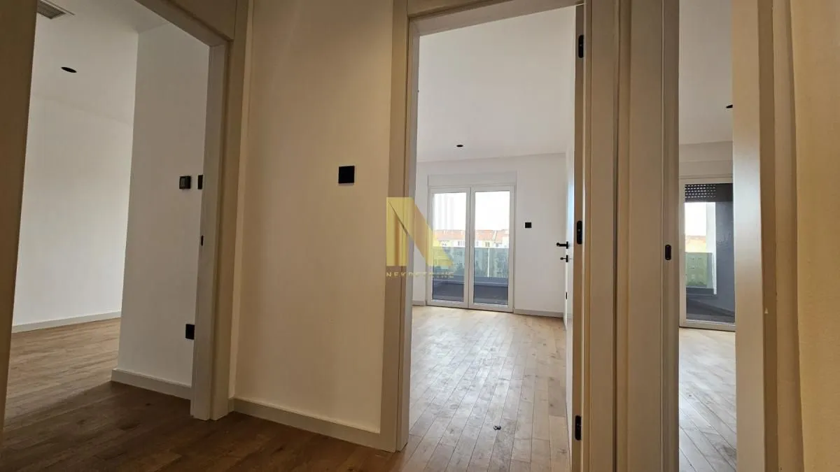 Prodaja, stan, 221m², Bulevar patrijarha Pavla, Novi Sad Sve Podlokacije