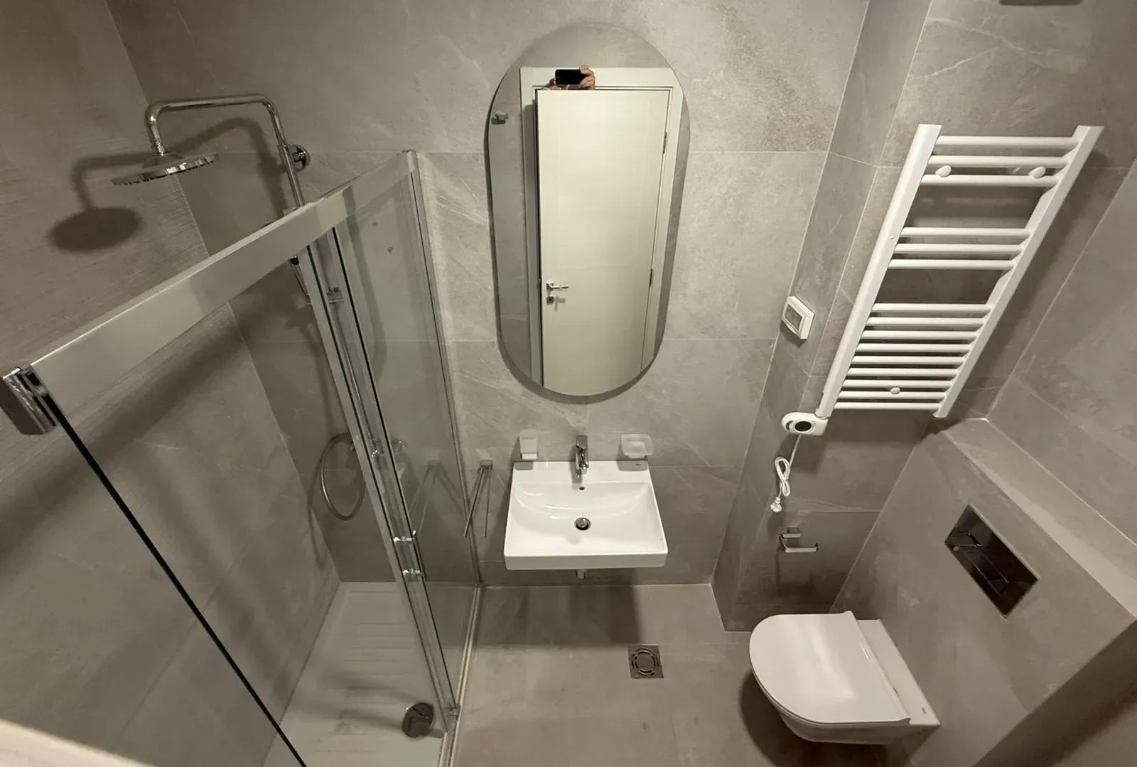 Izdavanje, dvosoban stan, 74m², Central Point, Podgorica