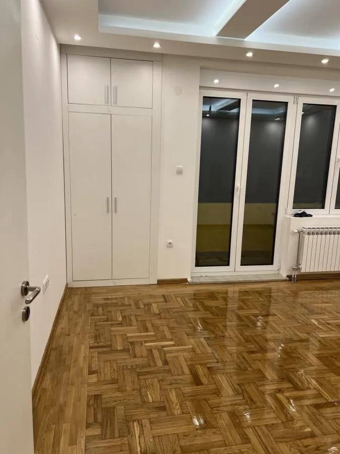 Izdavanje, trosoban stan, 68m², Centar, Niš