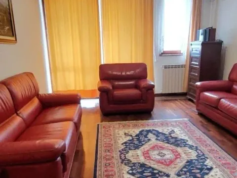 Izdavanje, jednosoban stan, 70m², Centar, Bar - image 2