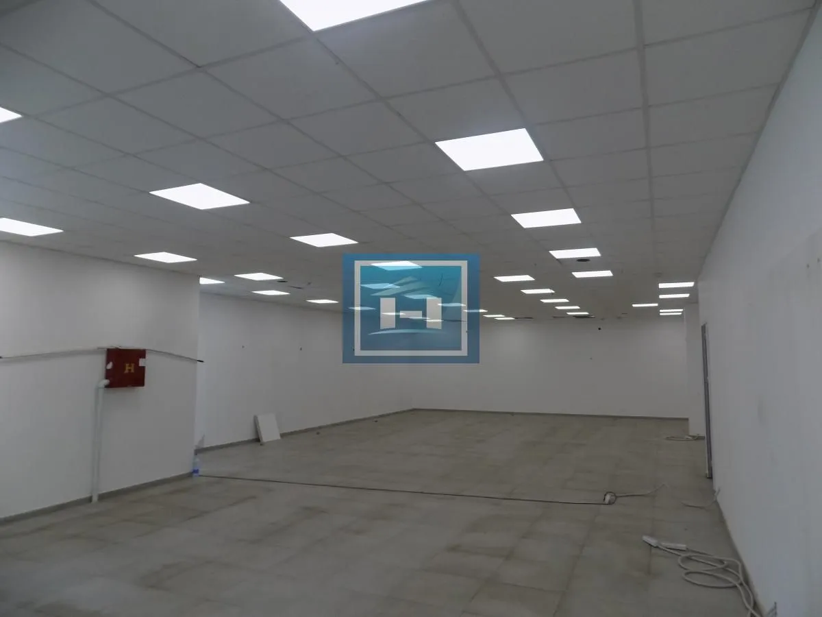 Izdavanje, poslovni prostor, 322m², Paraćin, Srbija