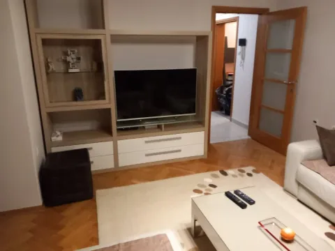Rent, three bedroom apartment, 82m², Blok 6, Podgorica - image 2