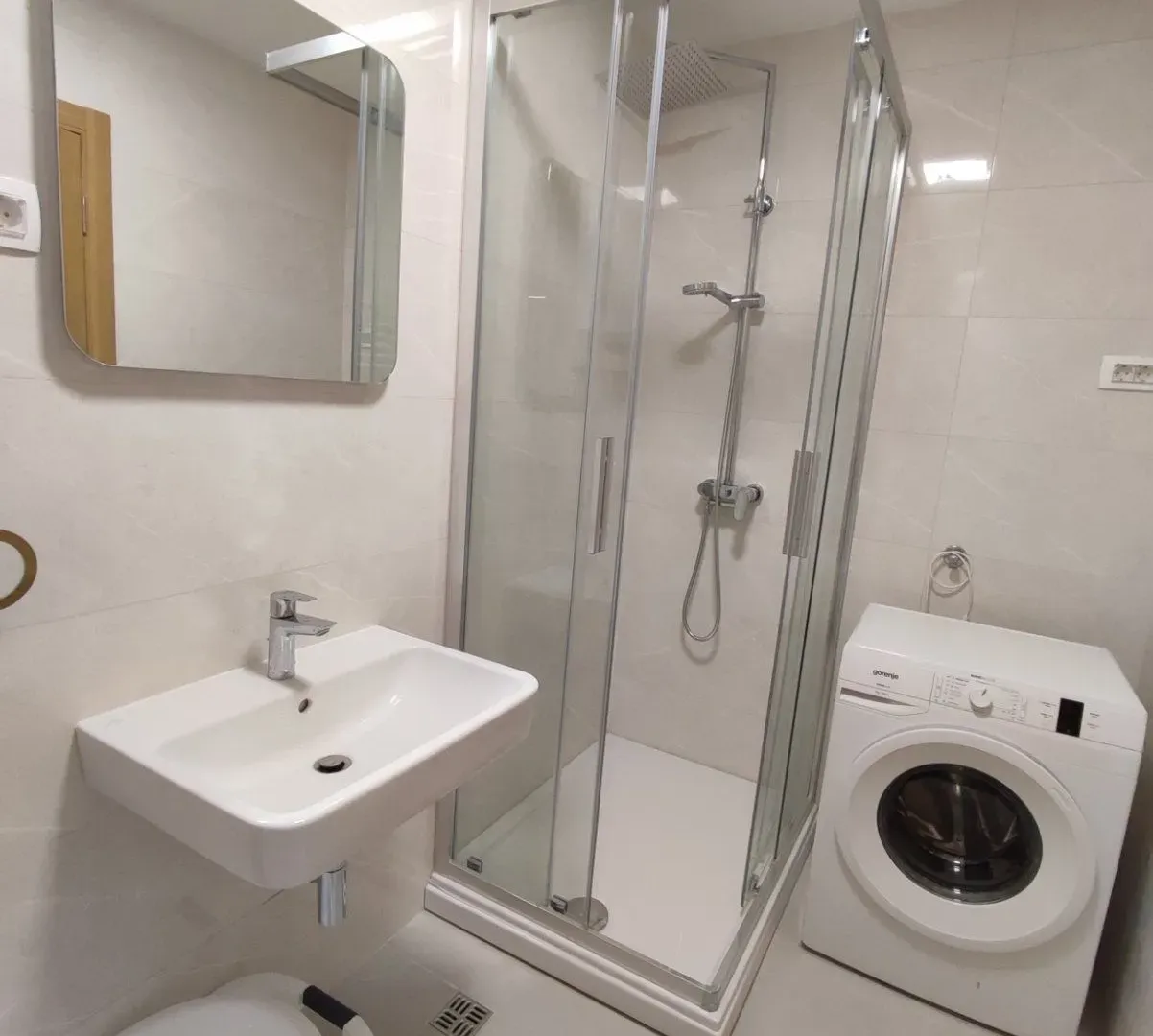 Izdavanje, jednosoban stan, 45m², New City, Podgorica