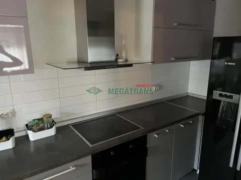 Izdavanje, četvorosoban stan, 98m², Centar, Novi Sad - image 19